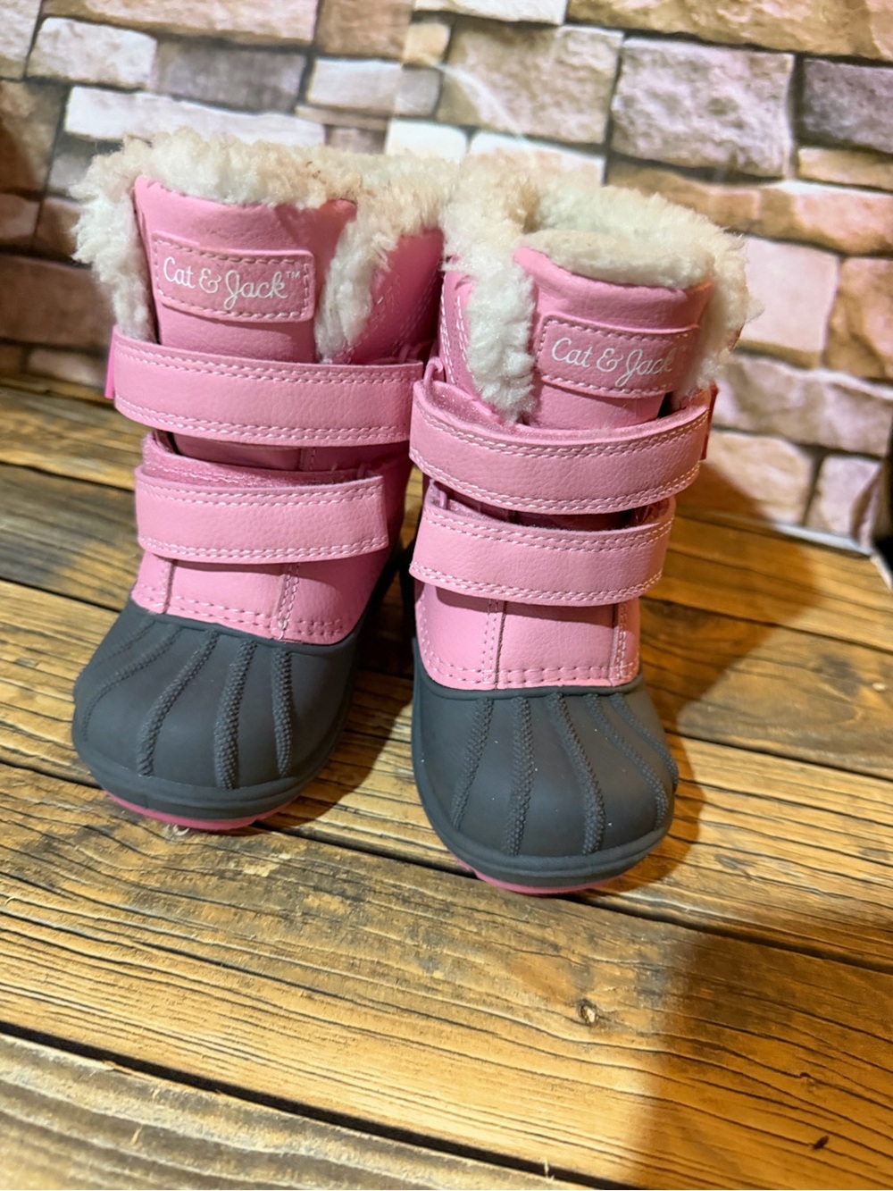 Cat & Jack Pink and Gray Girls' Faux-Fur Snow Boots fur has a dirty spot ! - Picture 2 of 8